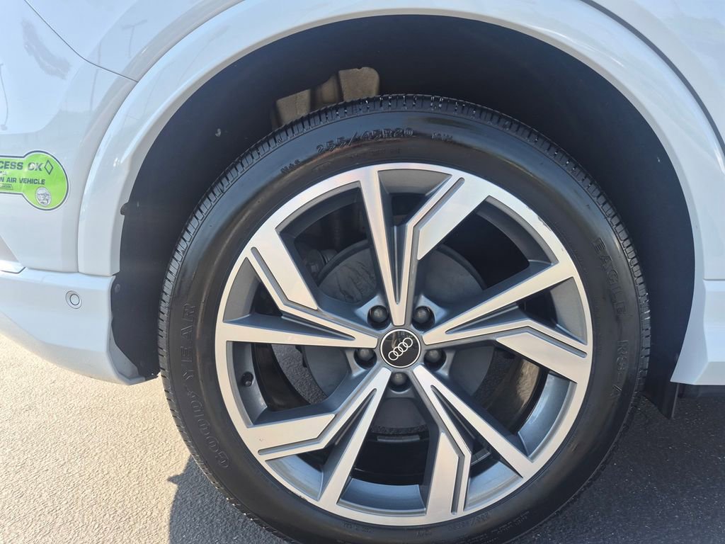 Used 2023 Audi Q4 e-tron Prestige AWD/4WD image 9