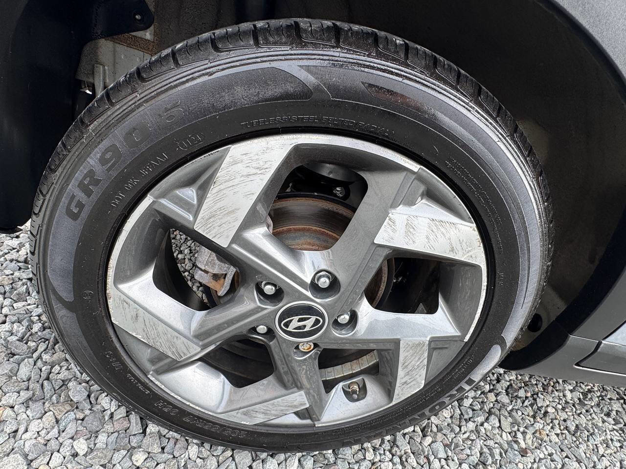 Used 2023 Hyundai Venue SEL image 26