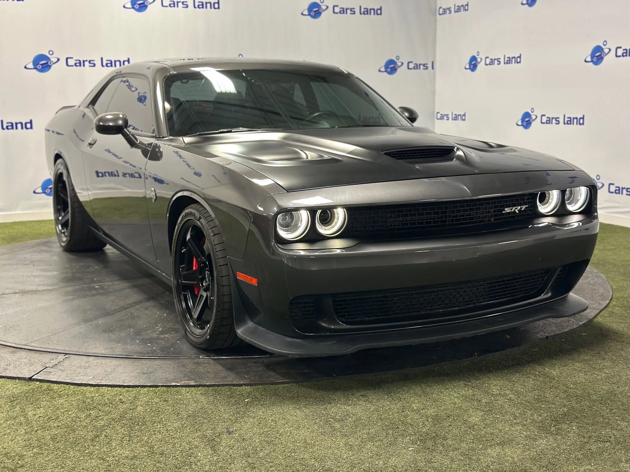 Used 2016 Dodge Challenger SRT Hellcat image 1
