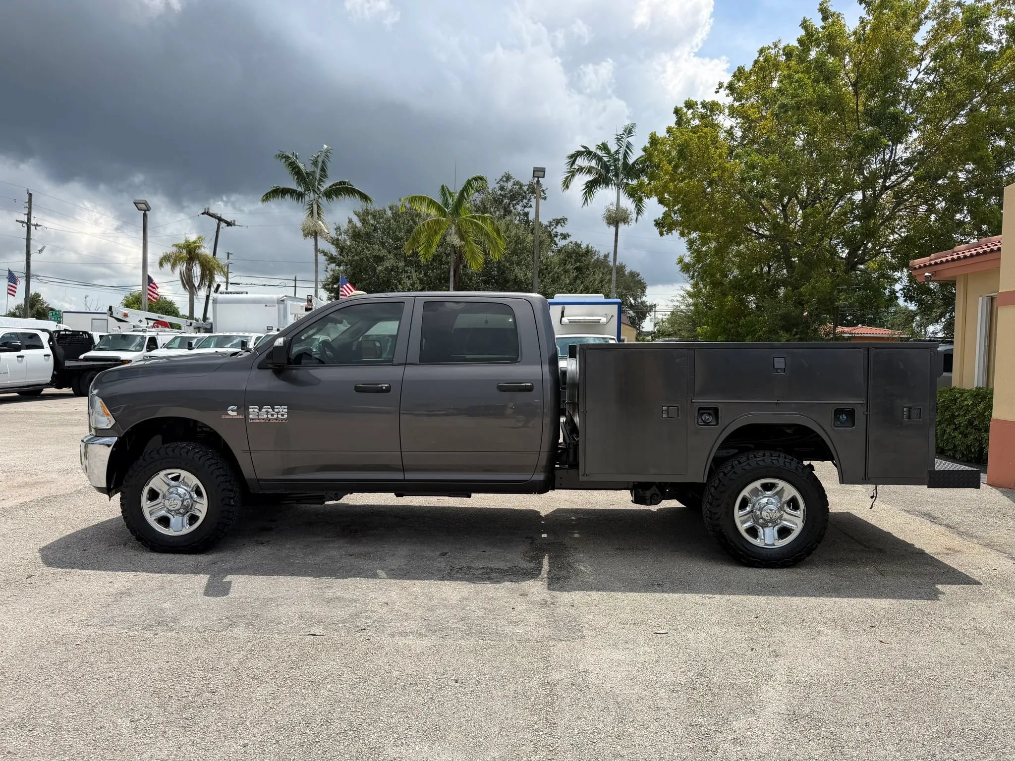 Used 2018 RAM 2500 Tradesman w/ Chrome Appearance Group AWD/4WD image 2
