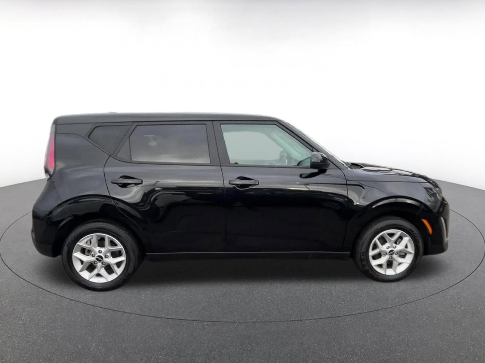 Used 2025 Kia Soul LX w/ LX Technology Package image 16