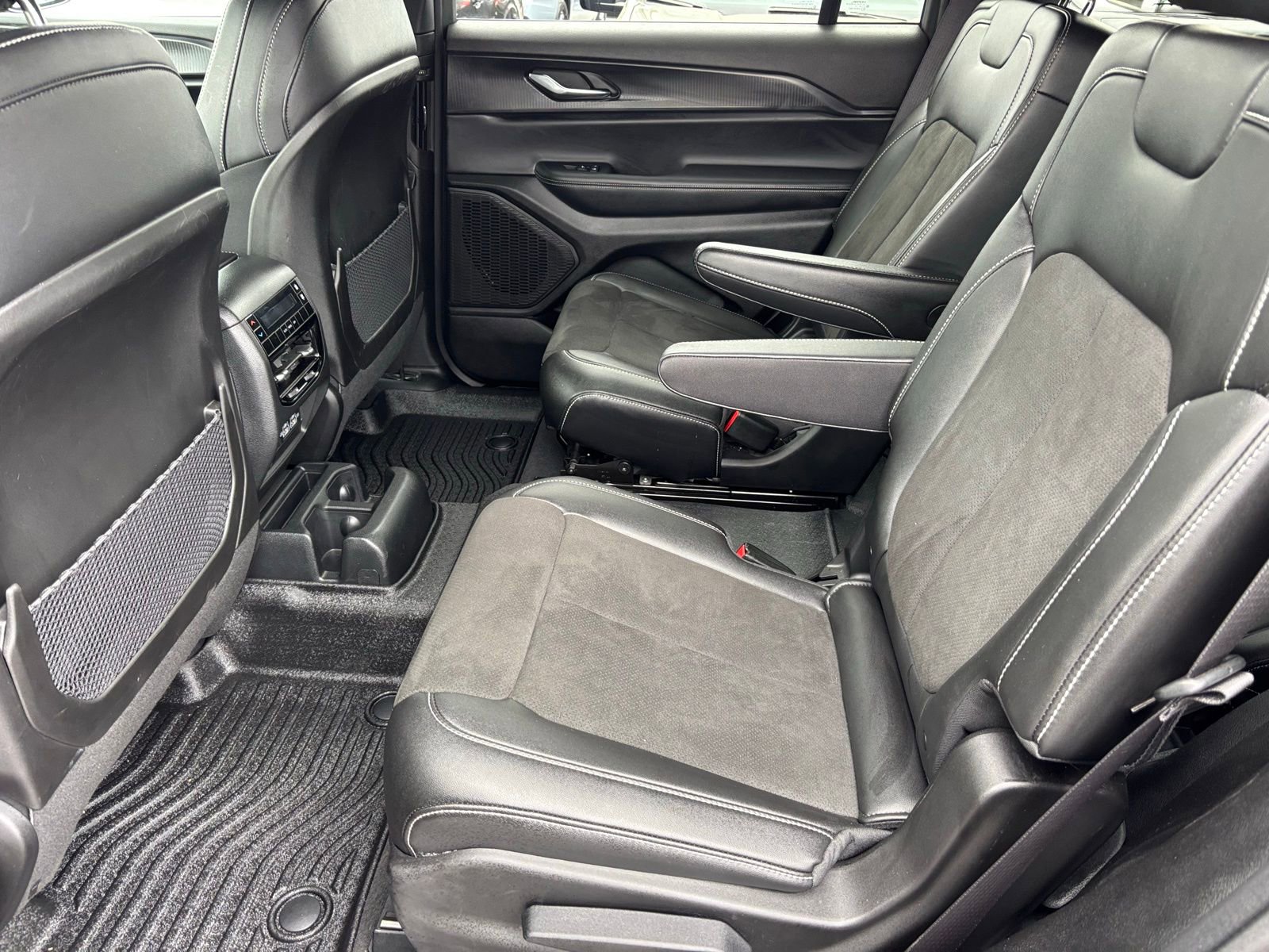 Used 2025 Jeep Grand Cherokee L Altitude AWD/4WD image 20