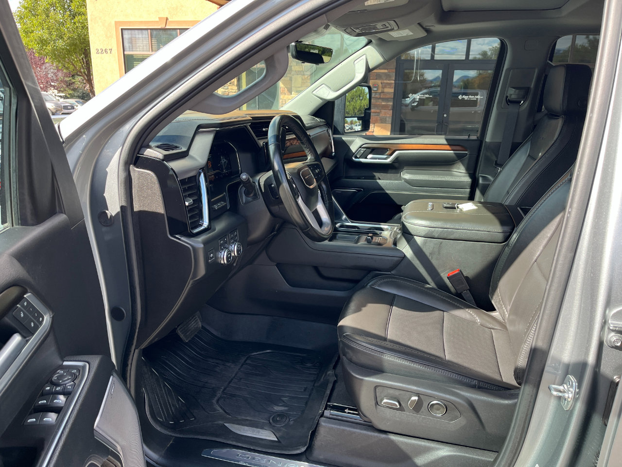 Used 2025 GMC Sierra 3500 Denali w/ Denali Reserve Package image 4
