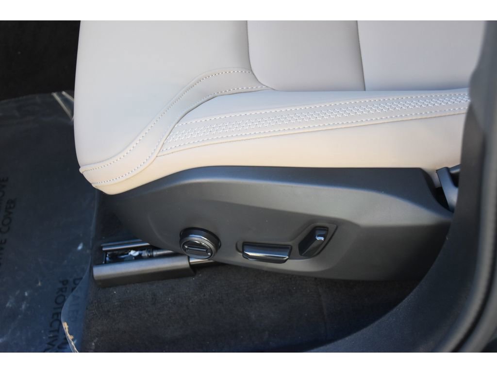 New 2026 Volvo XC90 B6 Plus w/ Protection Package Premier image 35