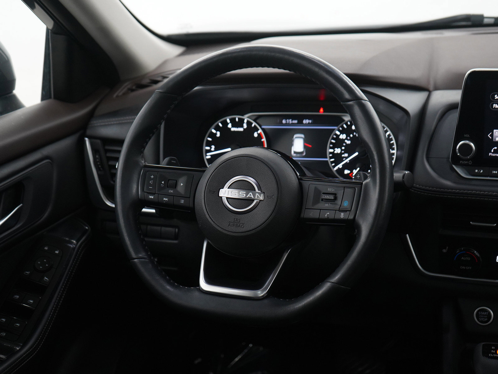 Used 2023 Nissan Rogue SV w/ SV Premium B Package image 14