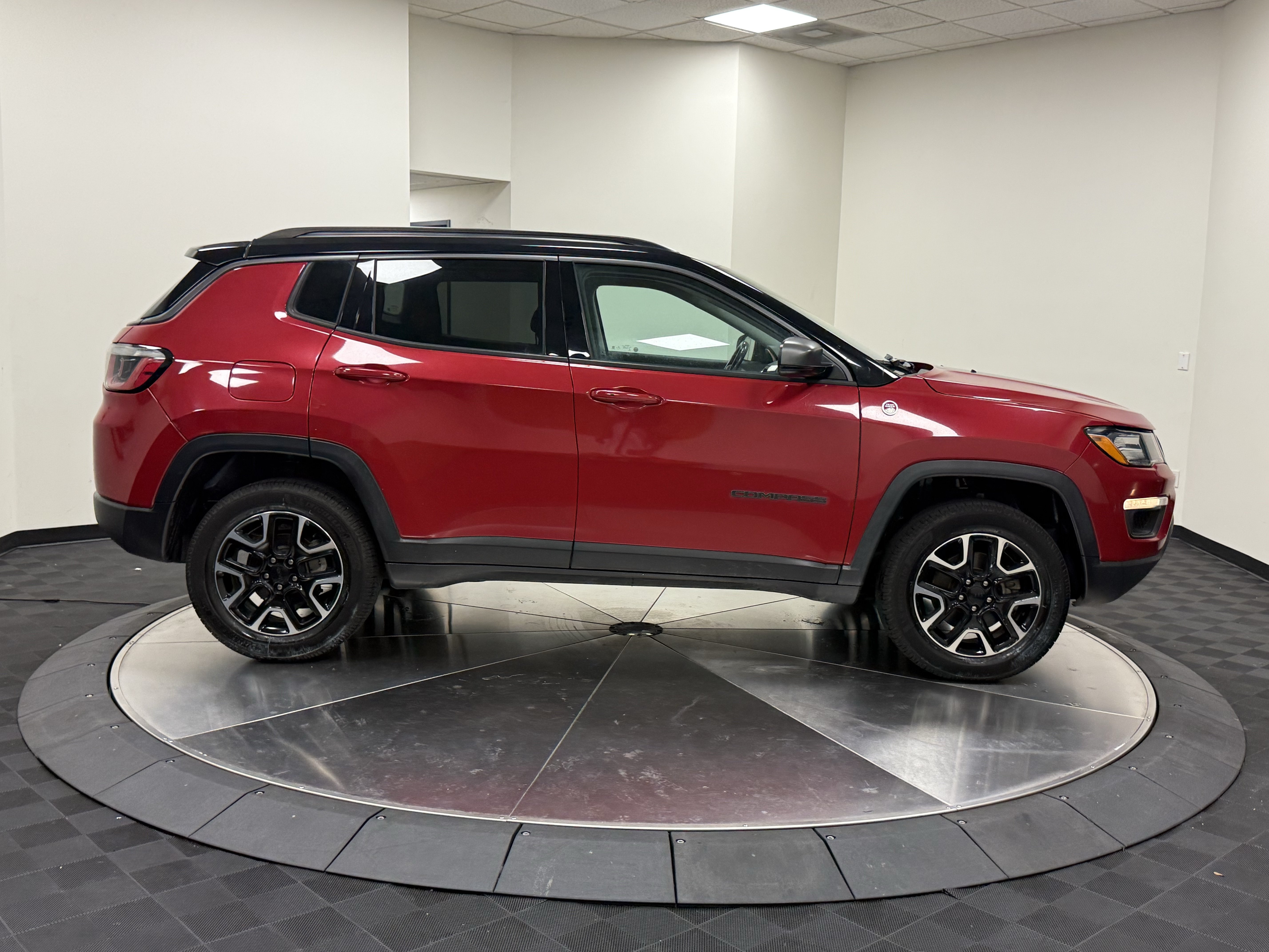Used 2019 Jeep Compass Trailhawk AWD/4WD image 8