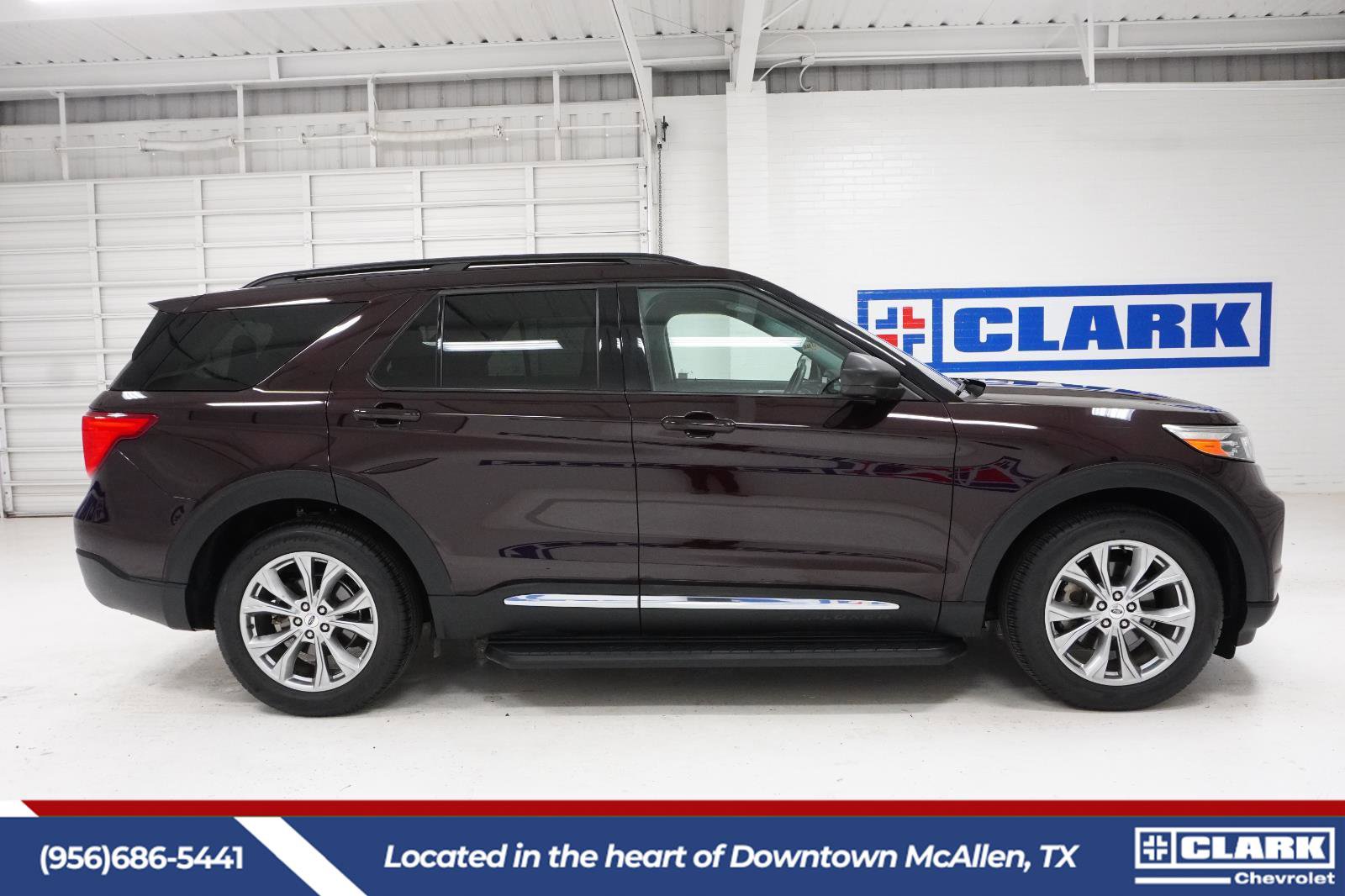 Used 2023 Ford Explorer XLT w/ Equipment Group 202A RWD image 4