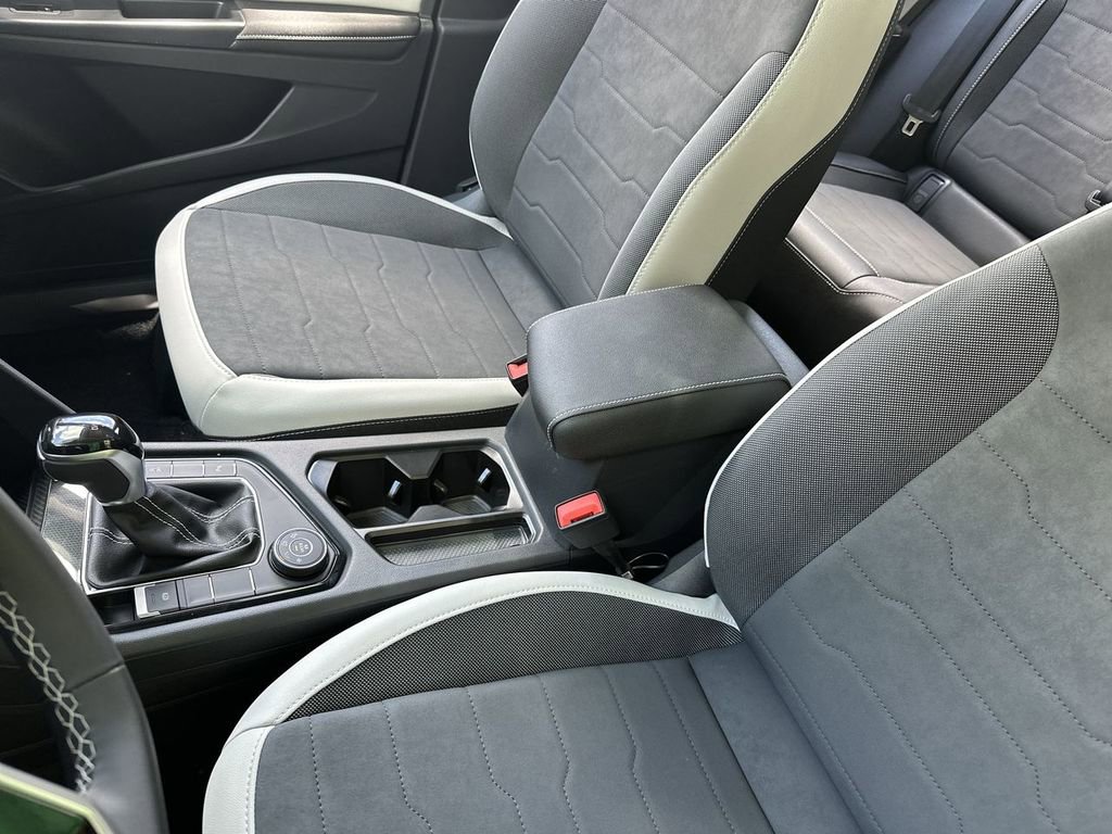 New 2025 Volkswagen Taos SE image 21
