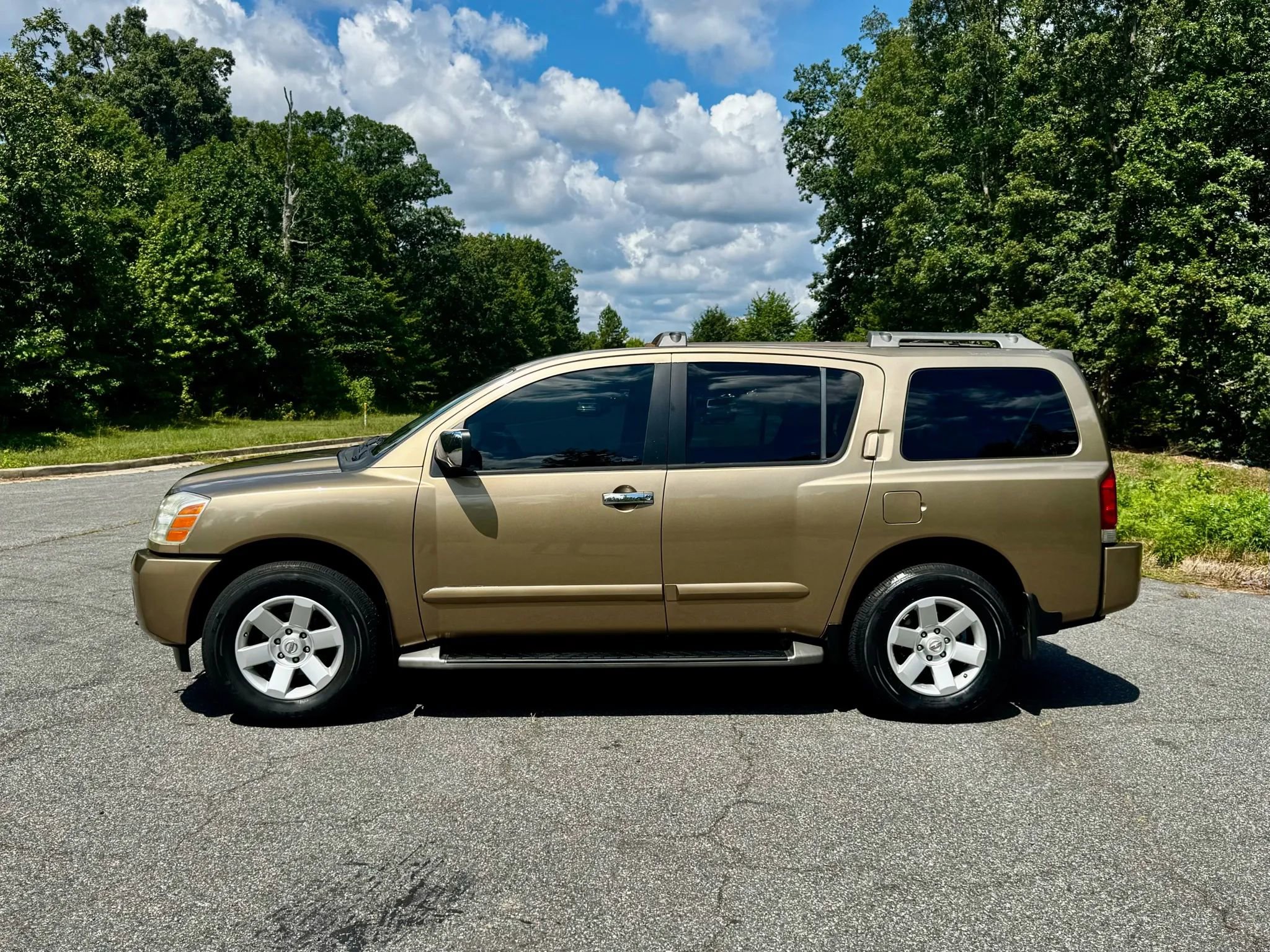 Used 2004 Nissan Armada LE image 3
