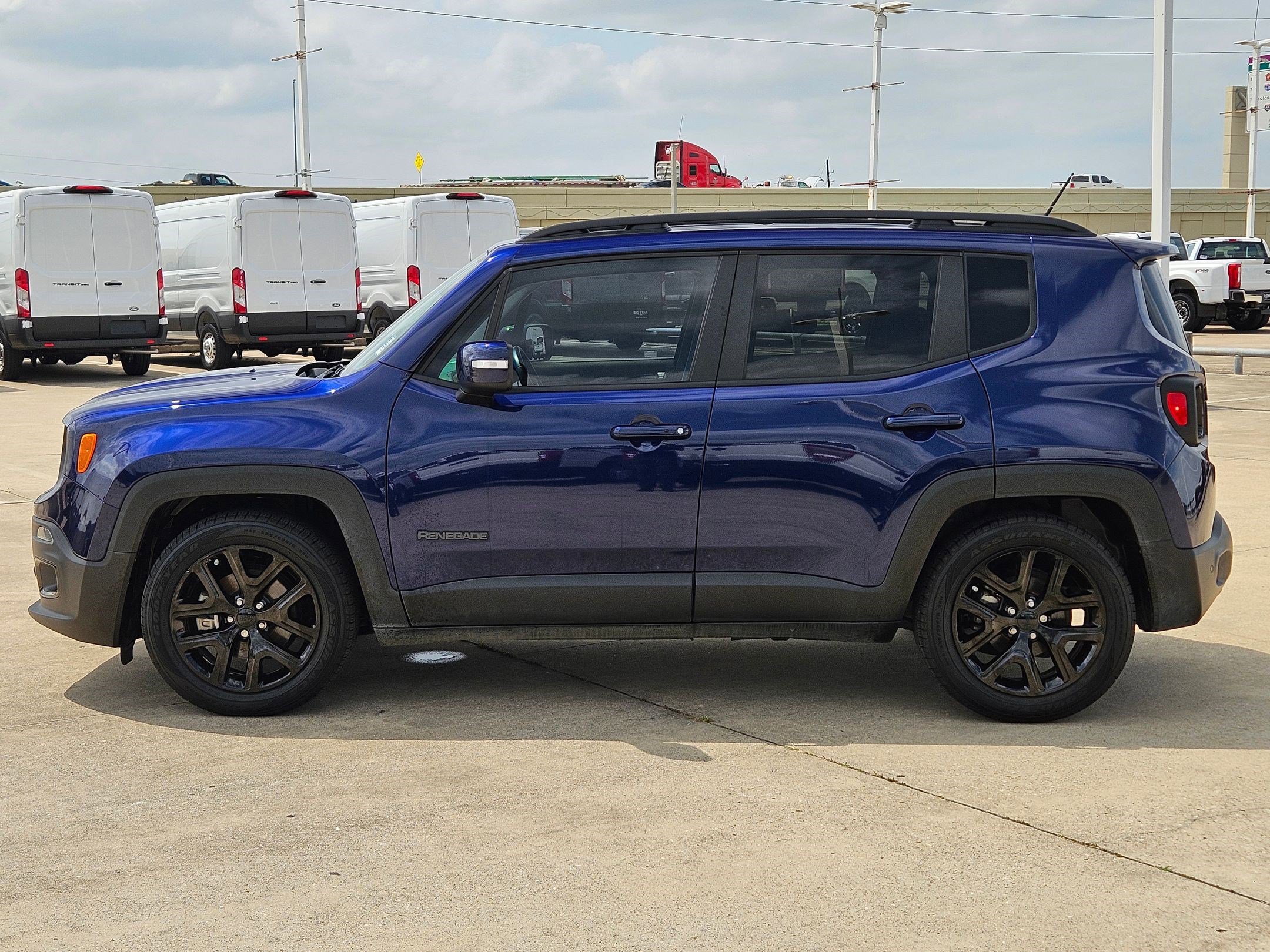 Used 2017 Jeep Renegade Altitude FWD image 9