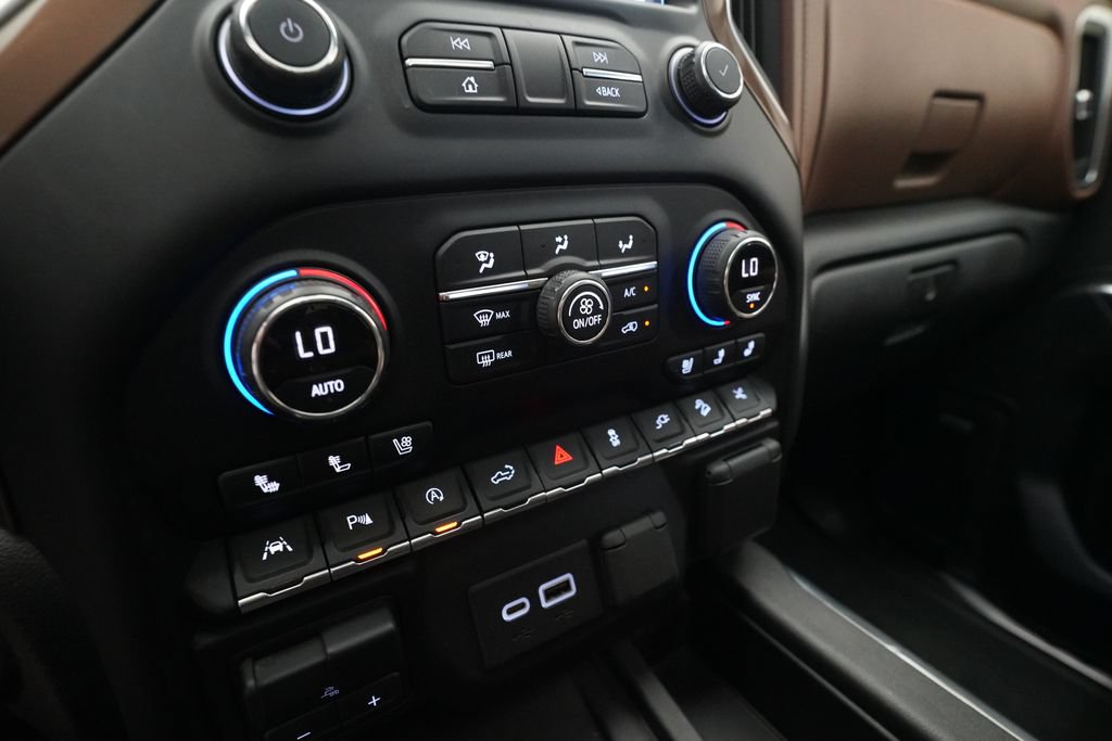 Used 2021 Chevrolet Silverado 1500 High Country w/ Technology Package AWD/4WD image 20