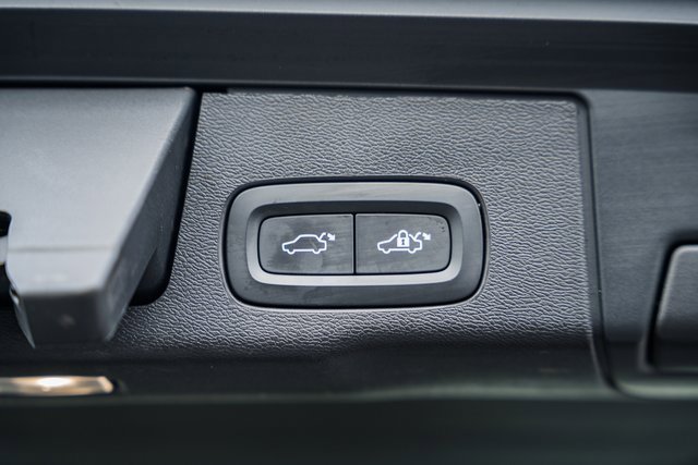 Used 2022 Volvo XC60 T8 Inscription w/ Advanced Package image 10