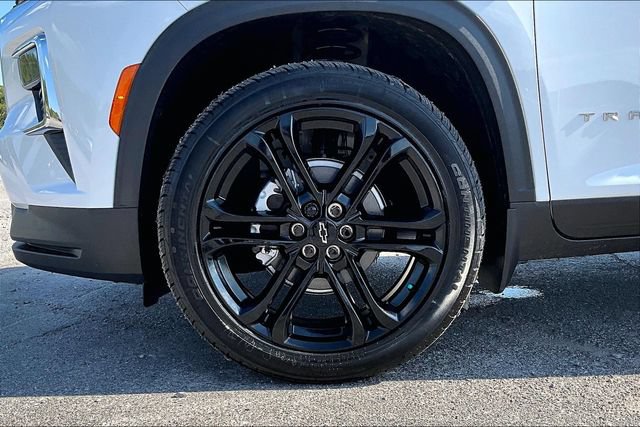 New 2027 Chevrolet Traverse LT w/ Driver Confidence Package FWD image 12