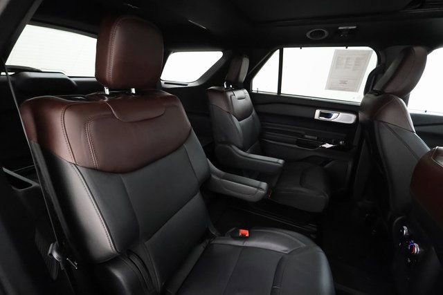 Used 2023 Ford Explorer Platinum w/ Premium Technology Package image 19
