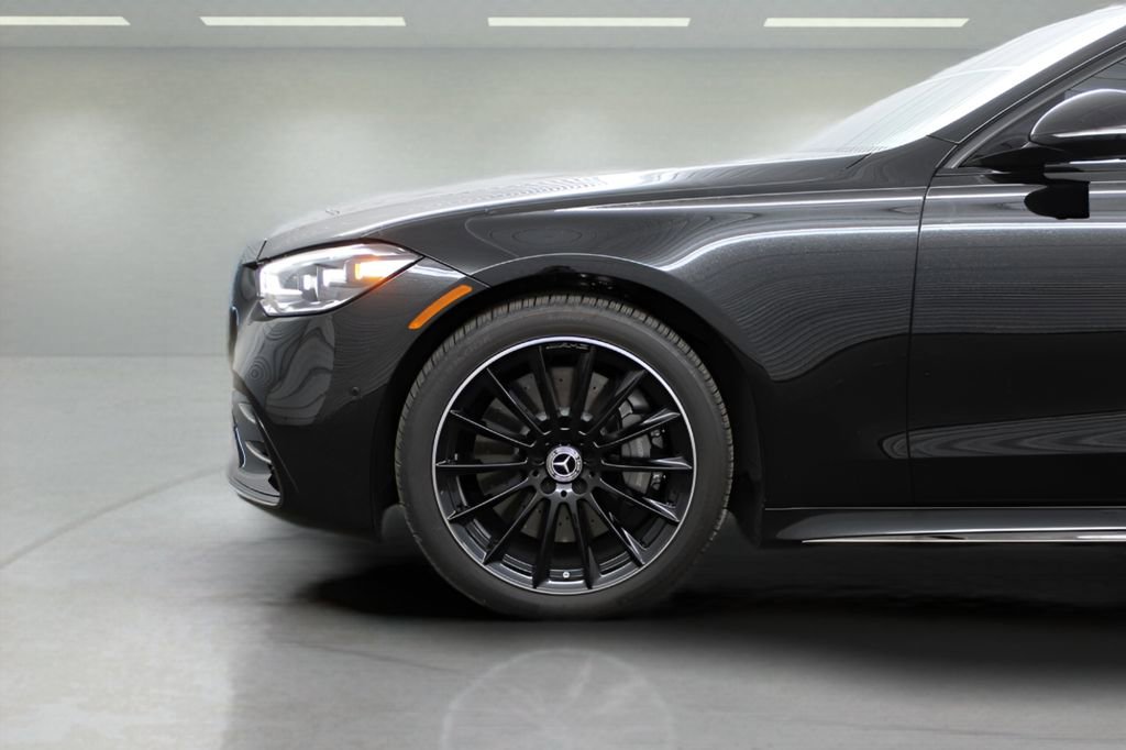 Used 2025 Mercedes-Benz S 580 4MATIC Sedan image 9