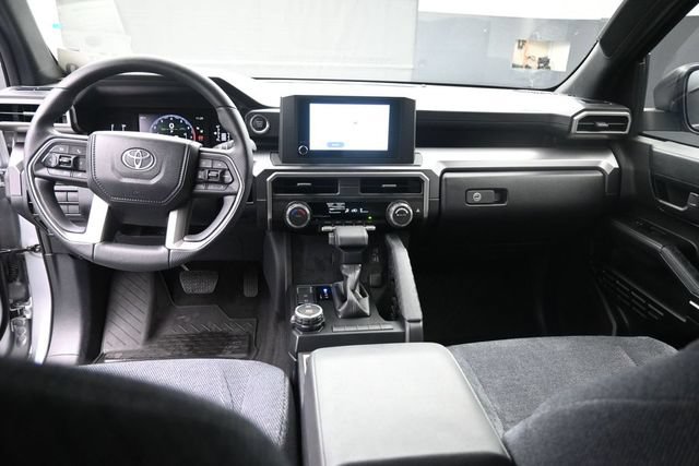 Used 2025 Toyota 4Runner SR5 AWD/4WD image 9