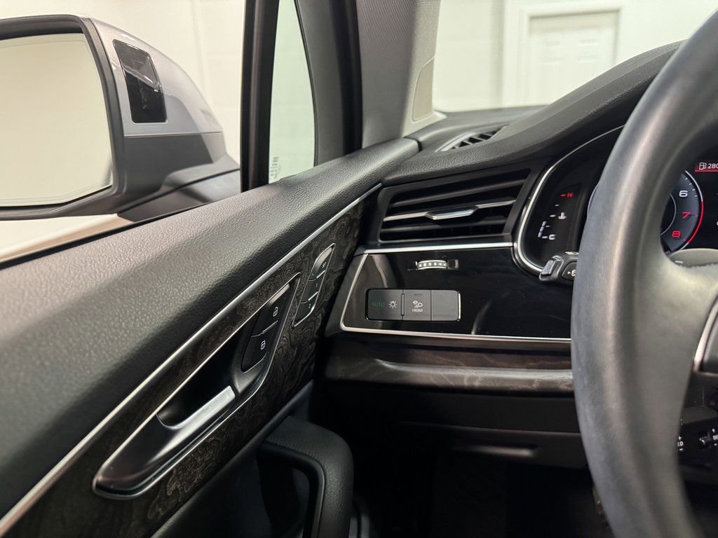 Used 2022 Audi Q7 3.0T Premium Plus w/ Premium Plus Package AWD/4WD image 76