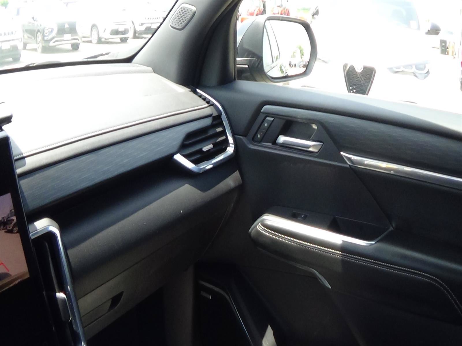 Used 2025 GMC Acadia Elevation FWD image 32
