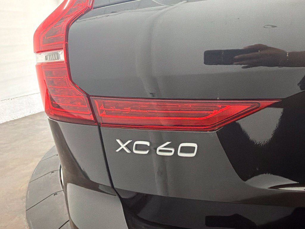 Used 2023 Volvo XC60 B5 Ultimate FWD image 11