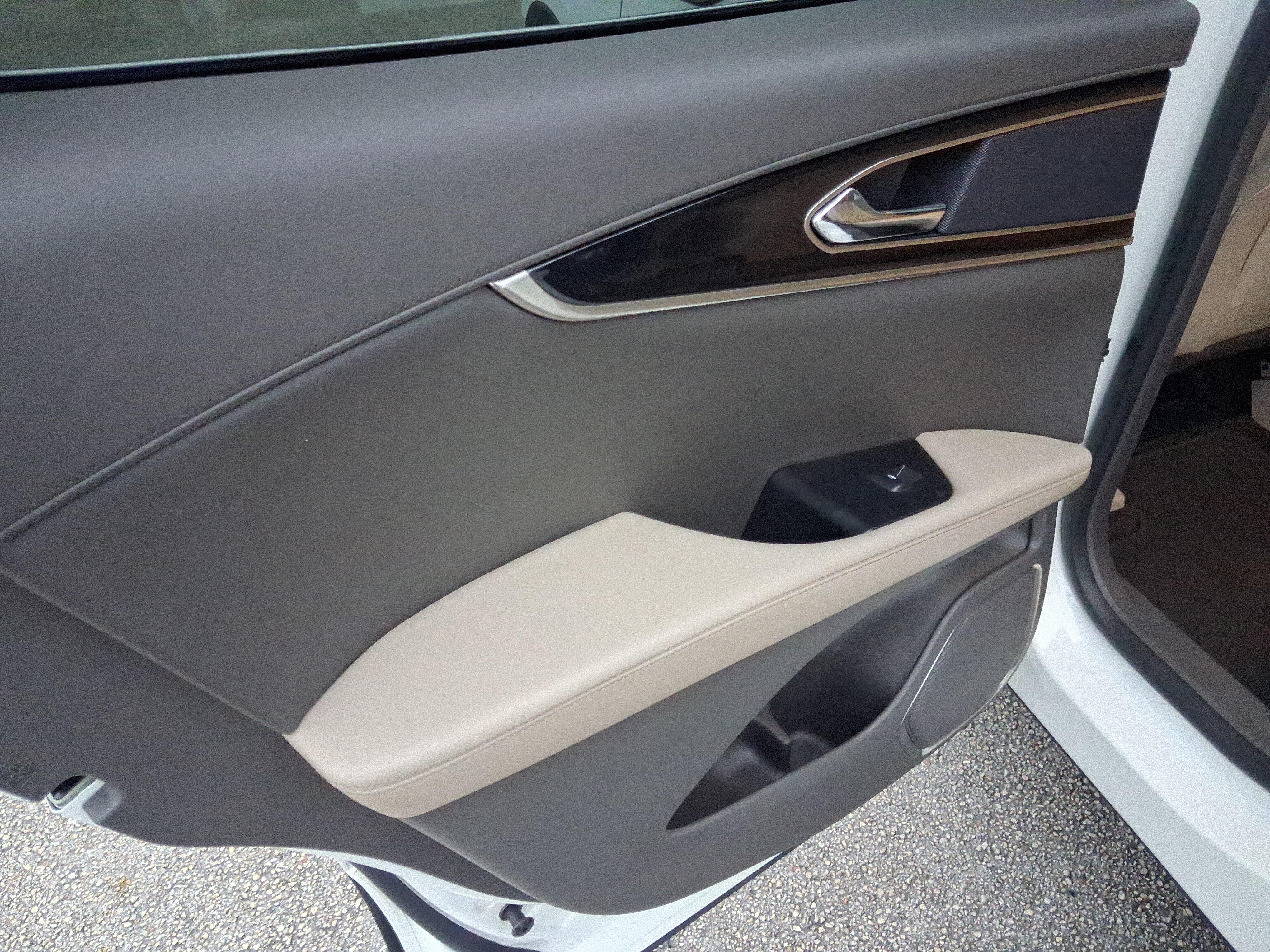 Certified 2022 Lincoln Nautilus Reserve FWD image 9