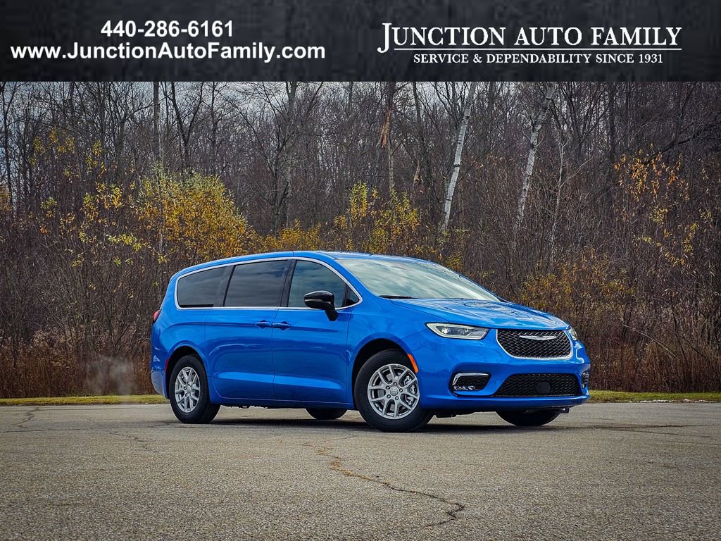 New 2026 Chrysler Pacifica Select image 1