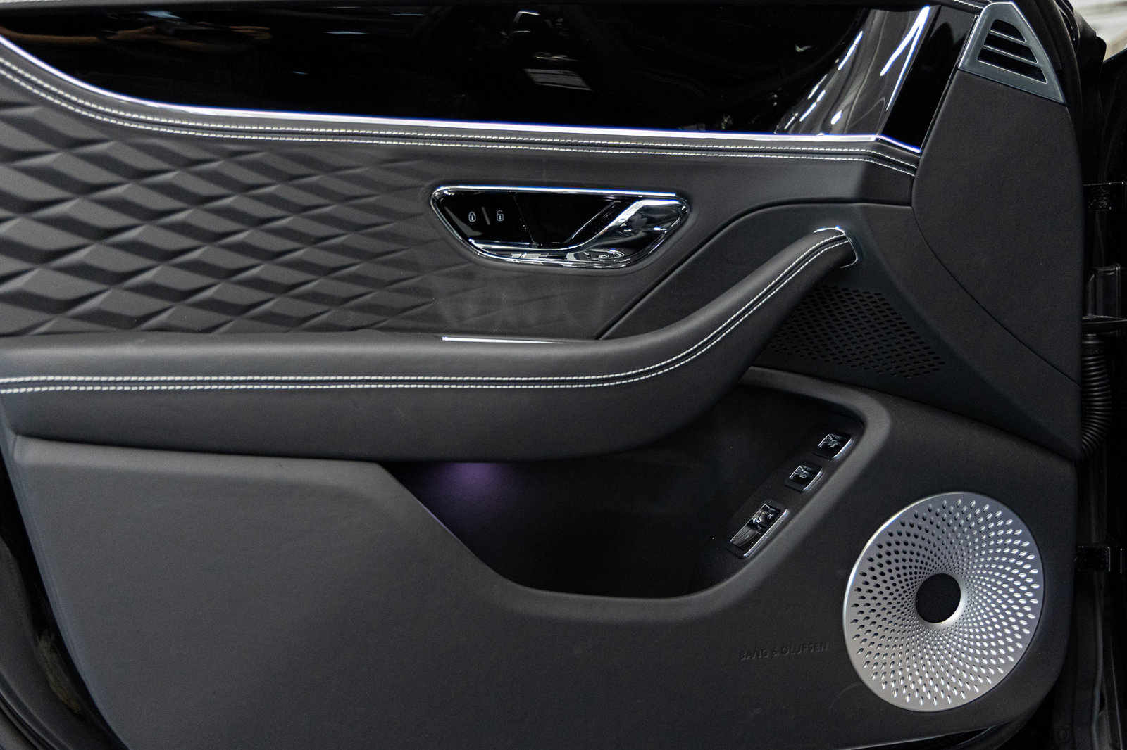 New 2026 Bentley Flying Spur Plug-In Hybrid AWD/4WD image 23