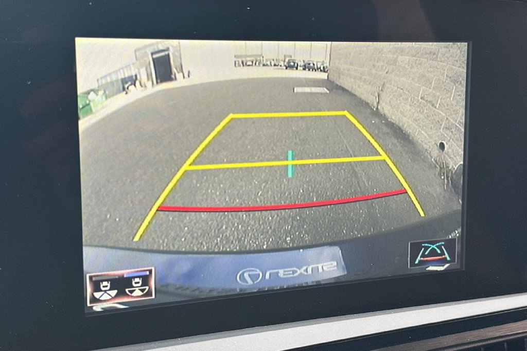 Used 2022 Lexus ES 300h w/ Accessory Package 2 FWD image 21
