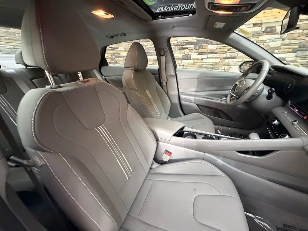 Used 2024 Hyundai Elantra SEL w/ Convenience Package image 15