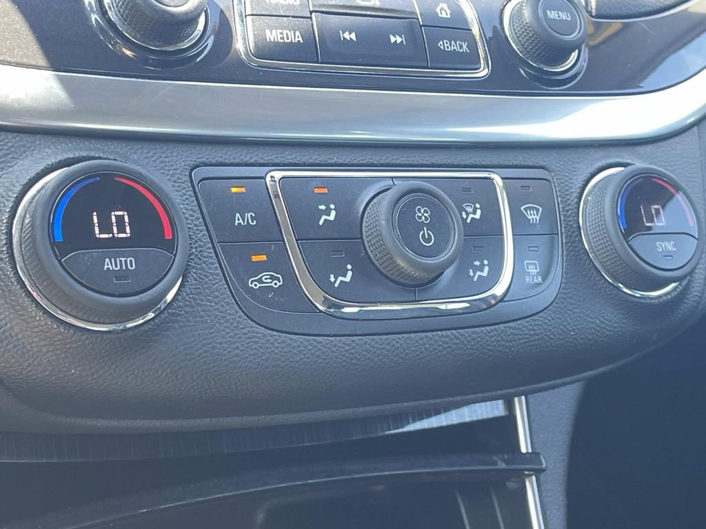 Used 2019 Chevrolet Impala LT FWD image 19