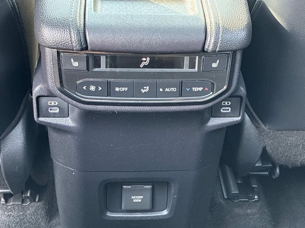 Used 2024 Toyota Grand Highlander AWD image 17