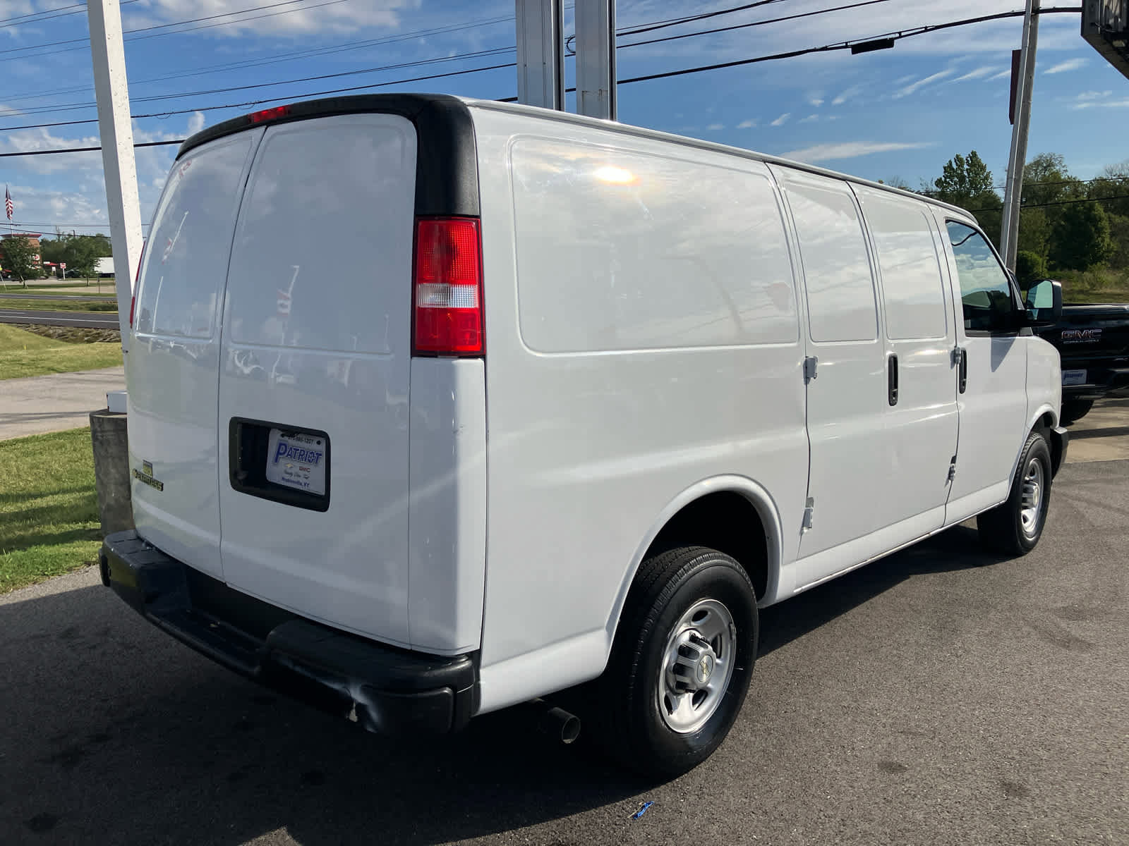 Used 2021 Chevrolet Express 2500 w/ Driver Convenience Package image 7
