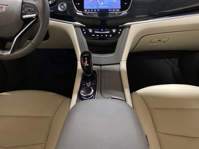 Used 2023 Cadillac XT6 Premium Luxury w/ Technology Package AWD/4WD image 14