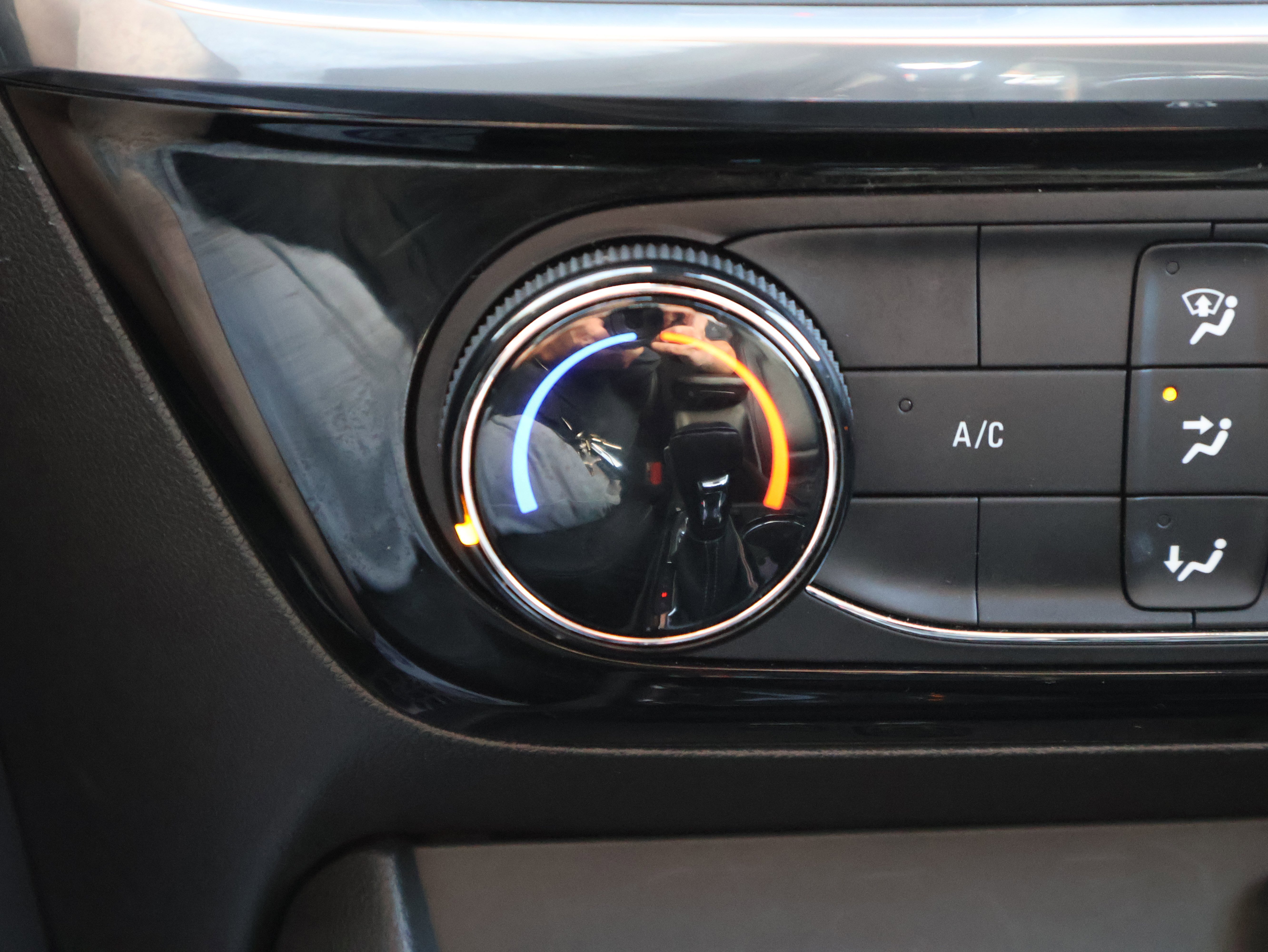 Used 2024 Buick Encore GX Sport Touring image 27