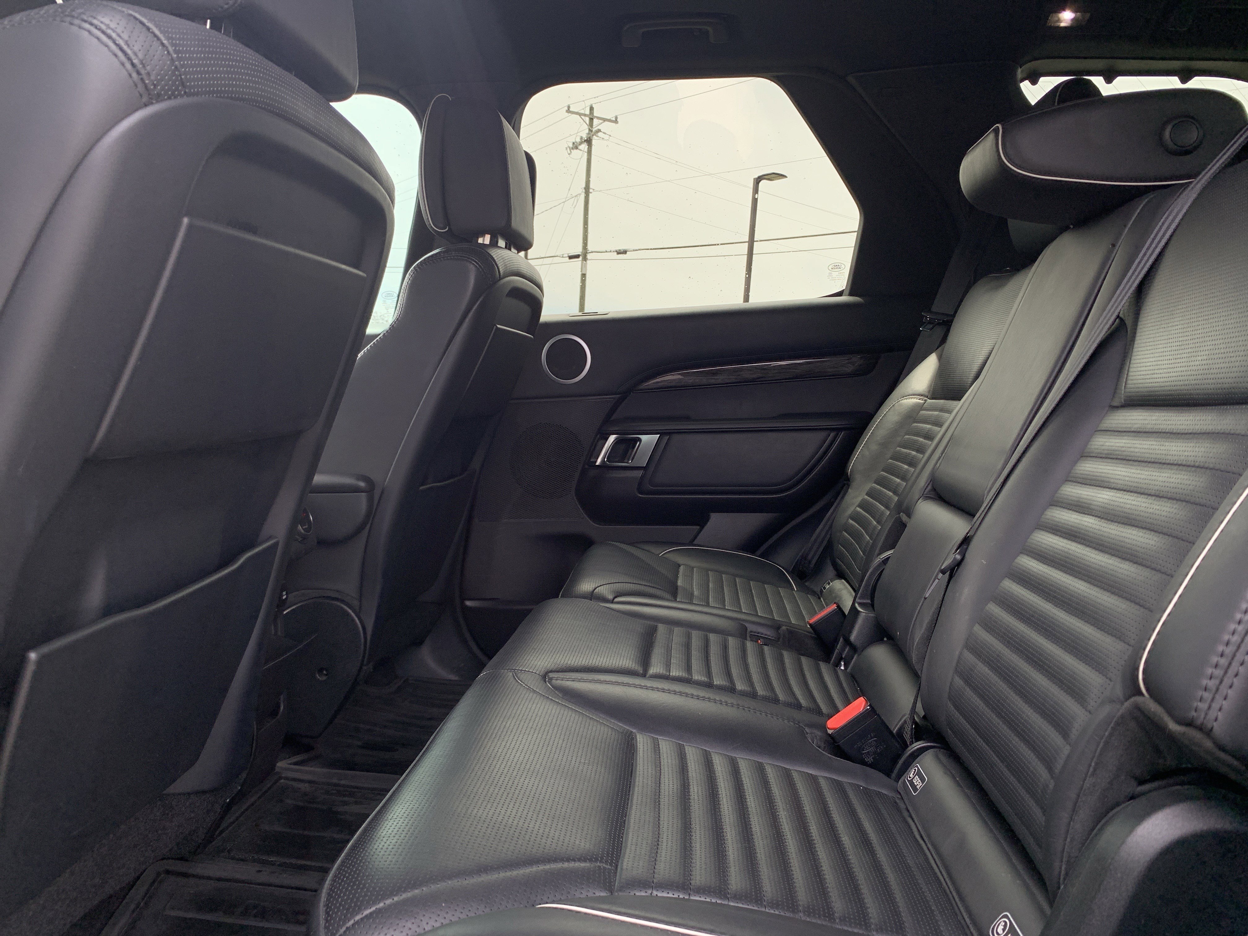 Used 2018 Land Rover Discovery HSE Luxury image 32