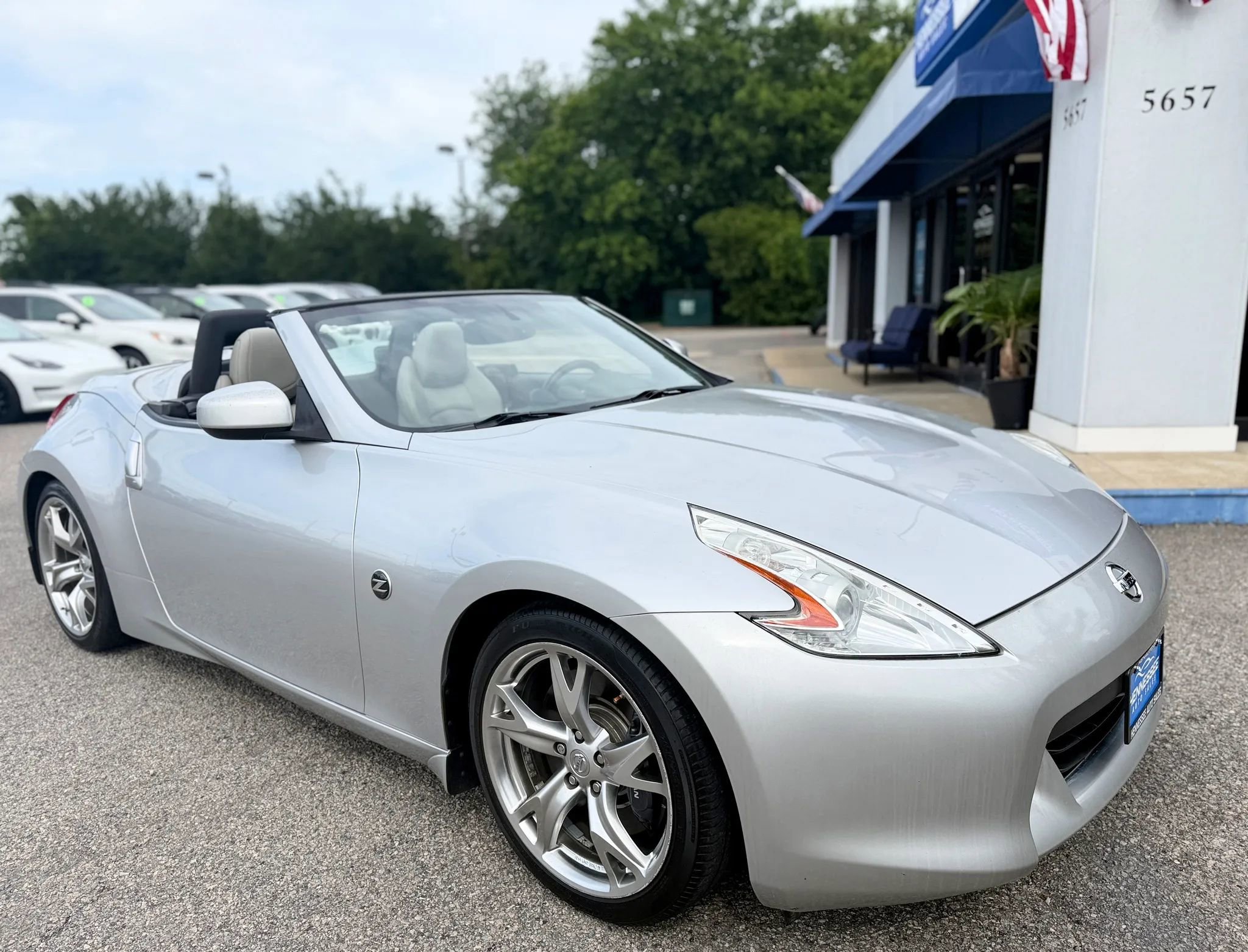 Used 2010 Nissan 370Z Touring w/ Sport Pkg RWD image 9
