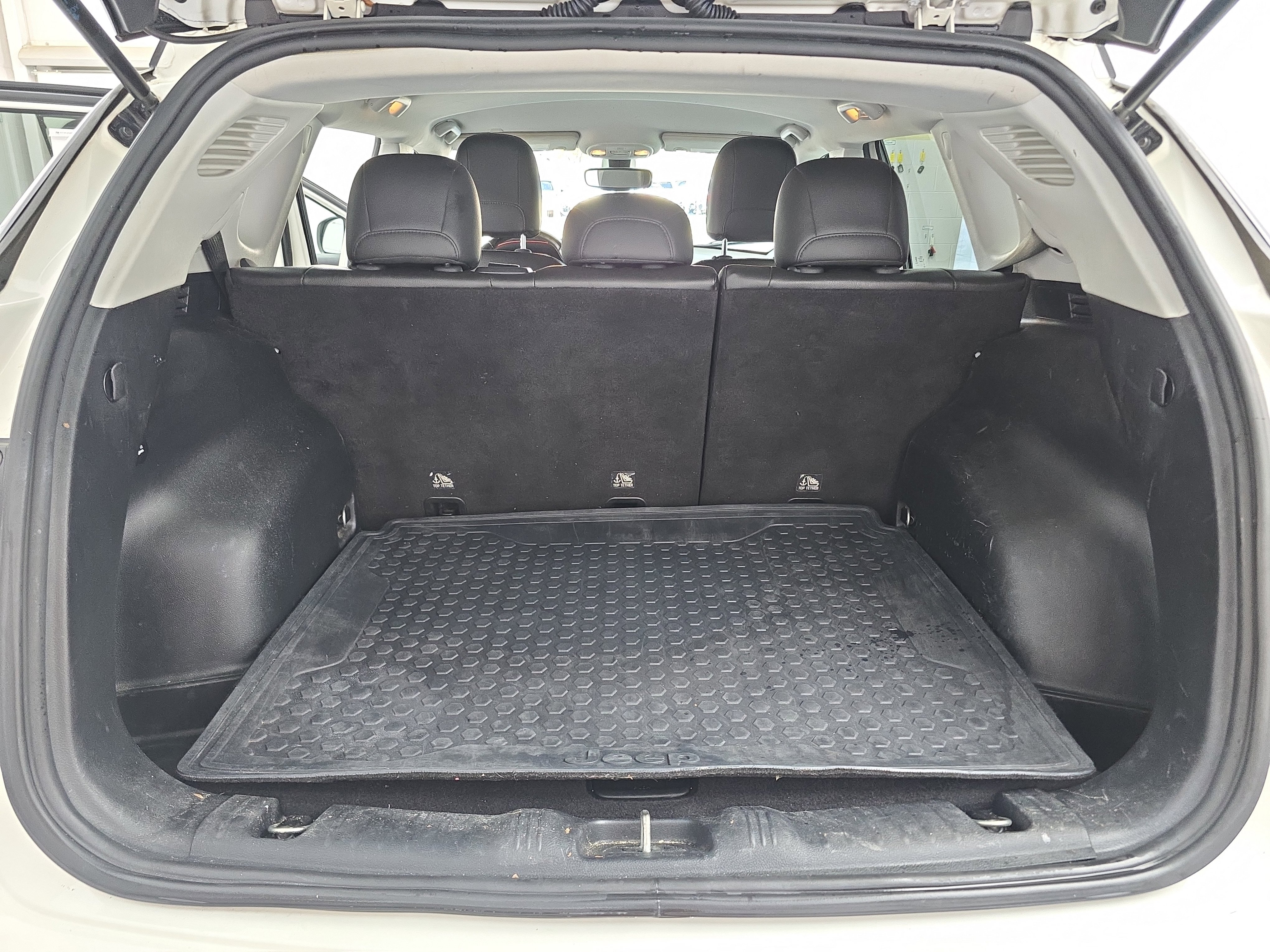 Used 2018 Jeep Compass Trailhawk w/ Cold Weather Group image 12