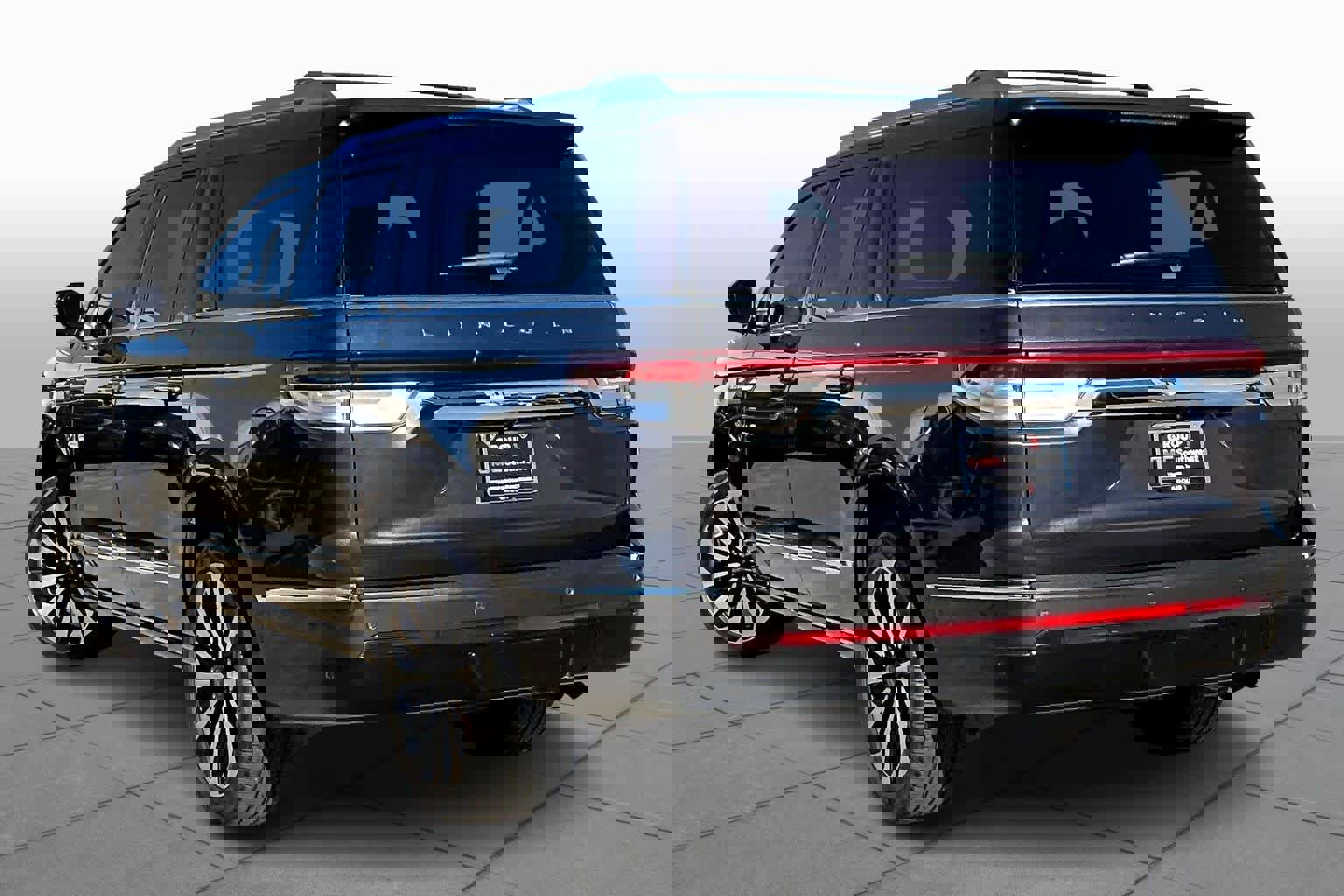 Used 2024 Lincoln Navigator L Reserve image 11