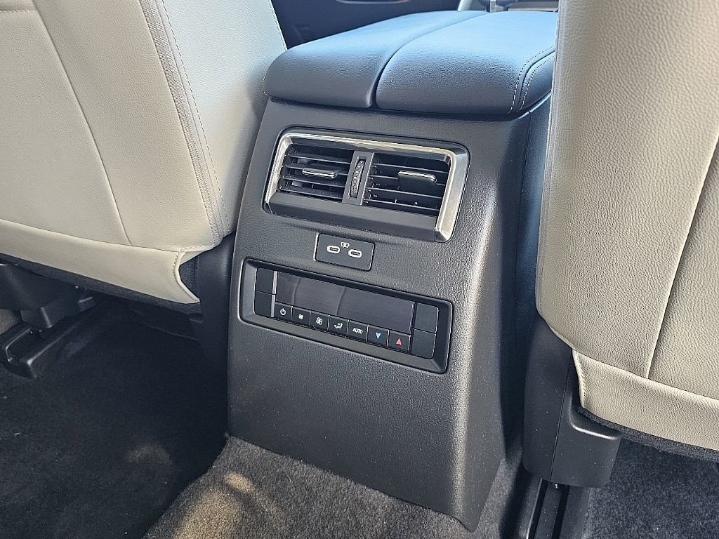 Certified 2025 MAZDA CX-70 Plug-In Hybrid w/ Premium Pkg AWD/4WD image 24