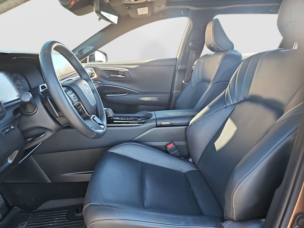 Certified 2025 Toyota Crown Signia image 16