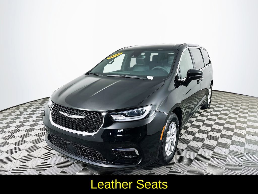 Certified 2025 Chrysler Pacifica Select image 5