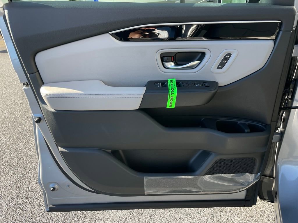 Used 2025 Honda Pilot EX-L image 22