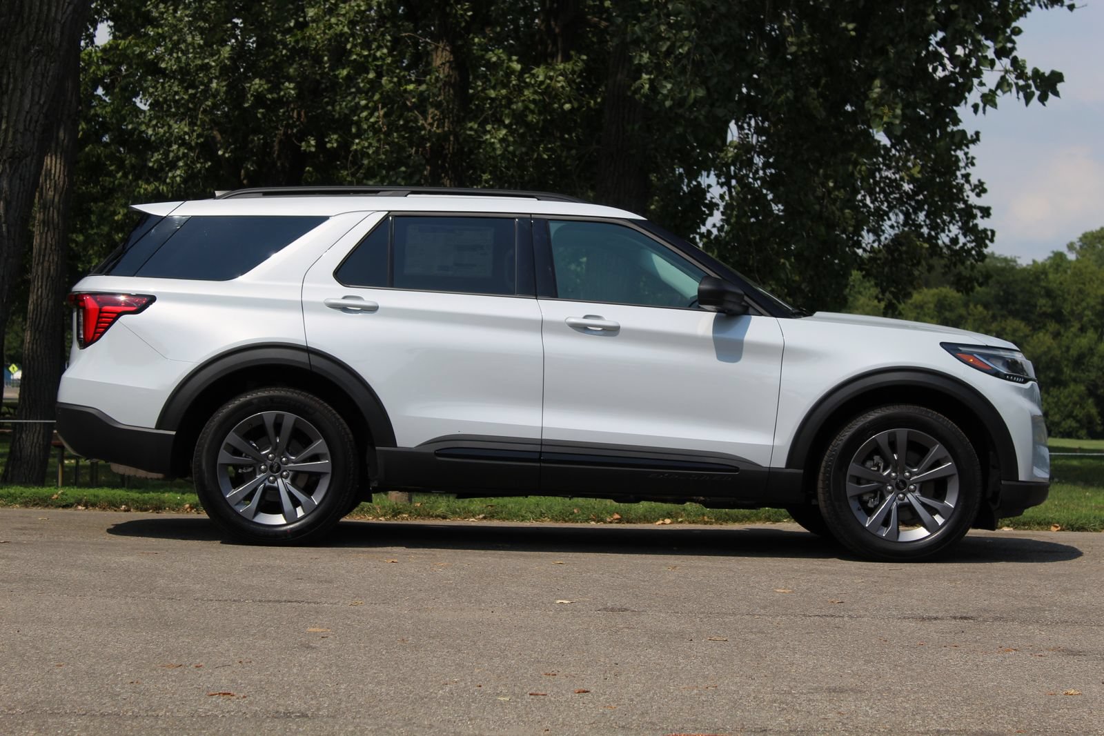 New 2026 Ford Explorer Active w/ Active Comfort Package AWD/4WD image 8