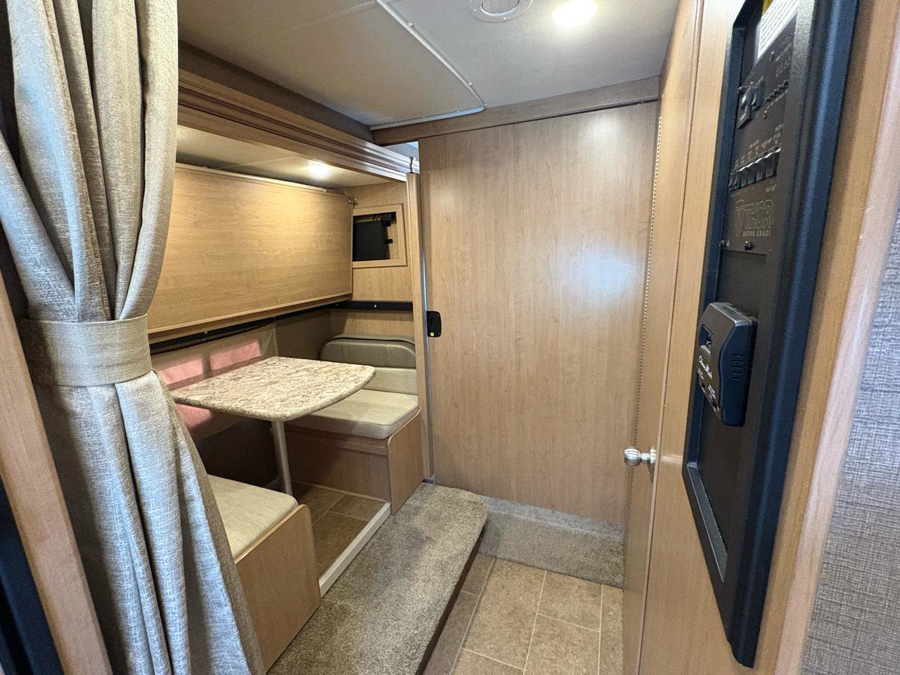 Used 2018 Ford E-450 and Econoline 450 Super Duty w/ Motorhome Prep Package RWD image 79