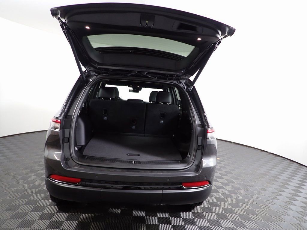 New 2025 Jeep Grand Cherokee Limited image 16