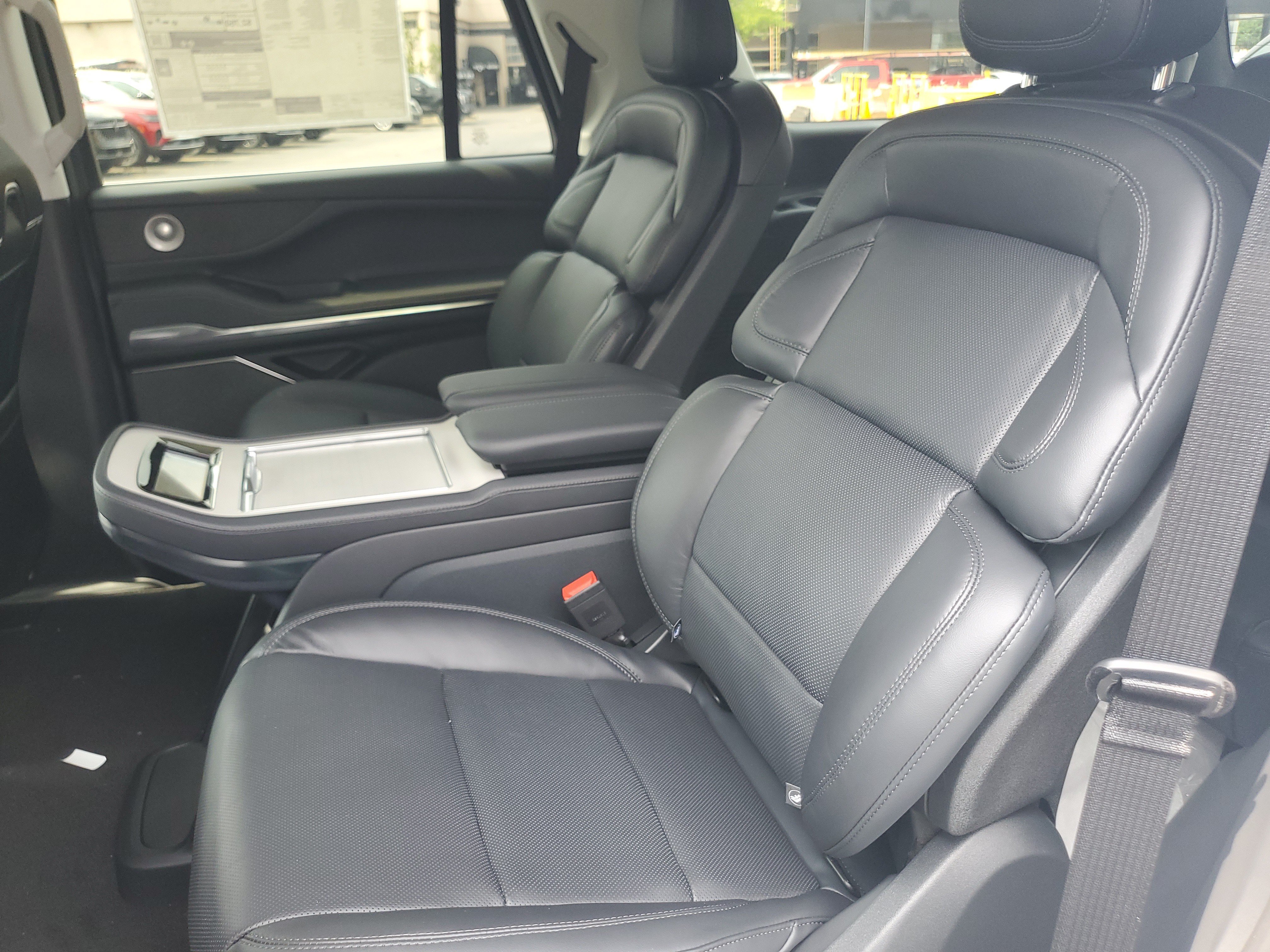 New 2027 Lincoln Navigator Reserve AWD/4WD image 30