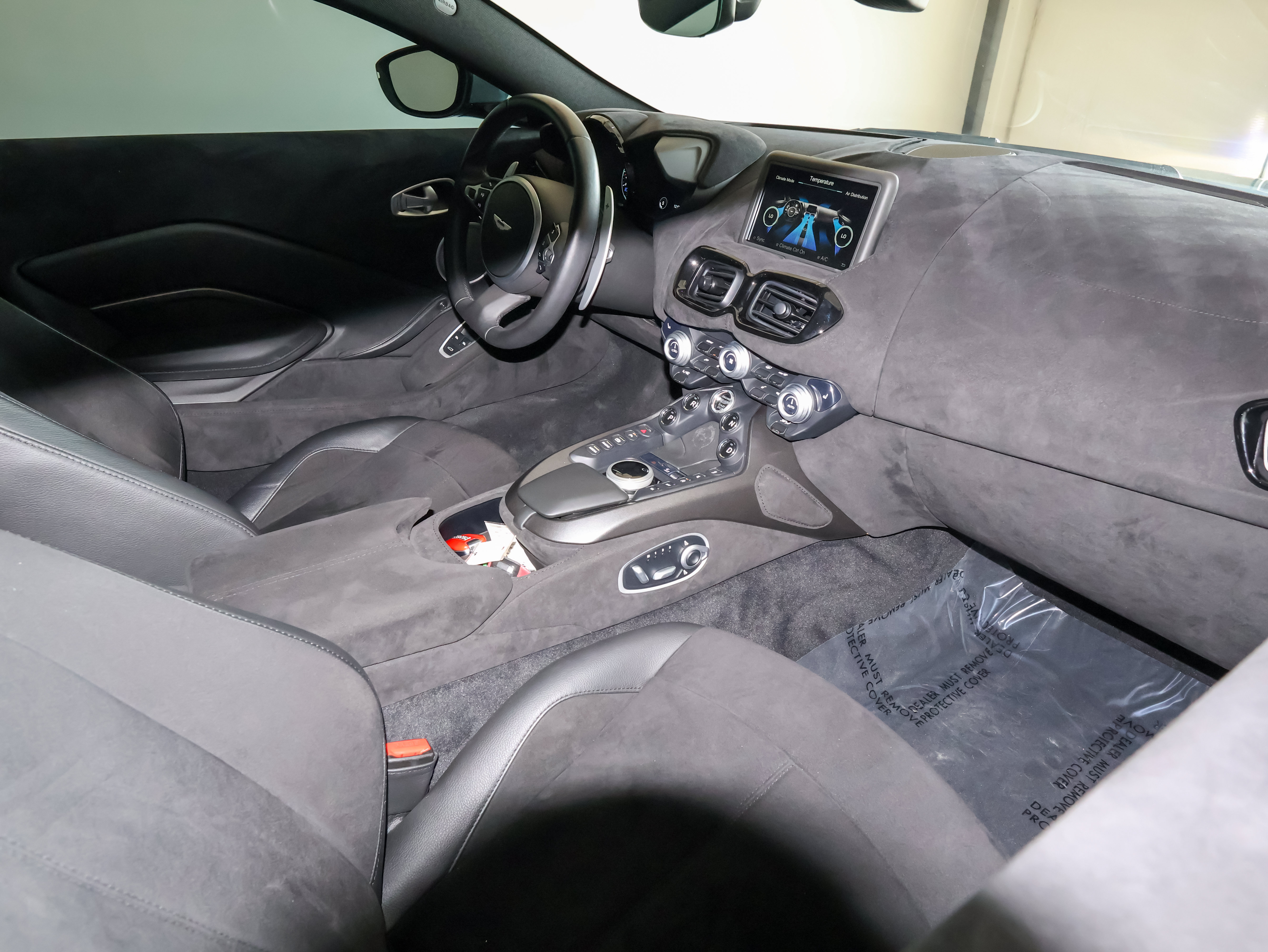 Used 2021 Aston Martin V8 Vantage Coupe RWD image 18