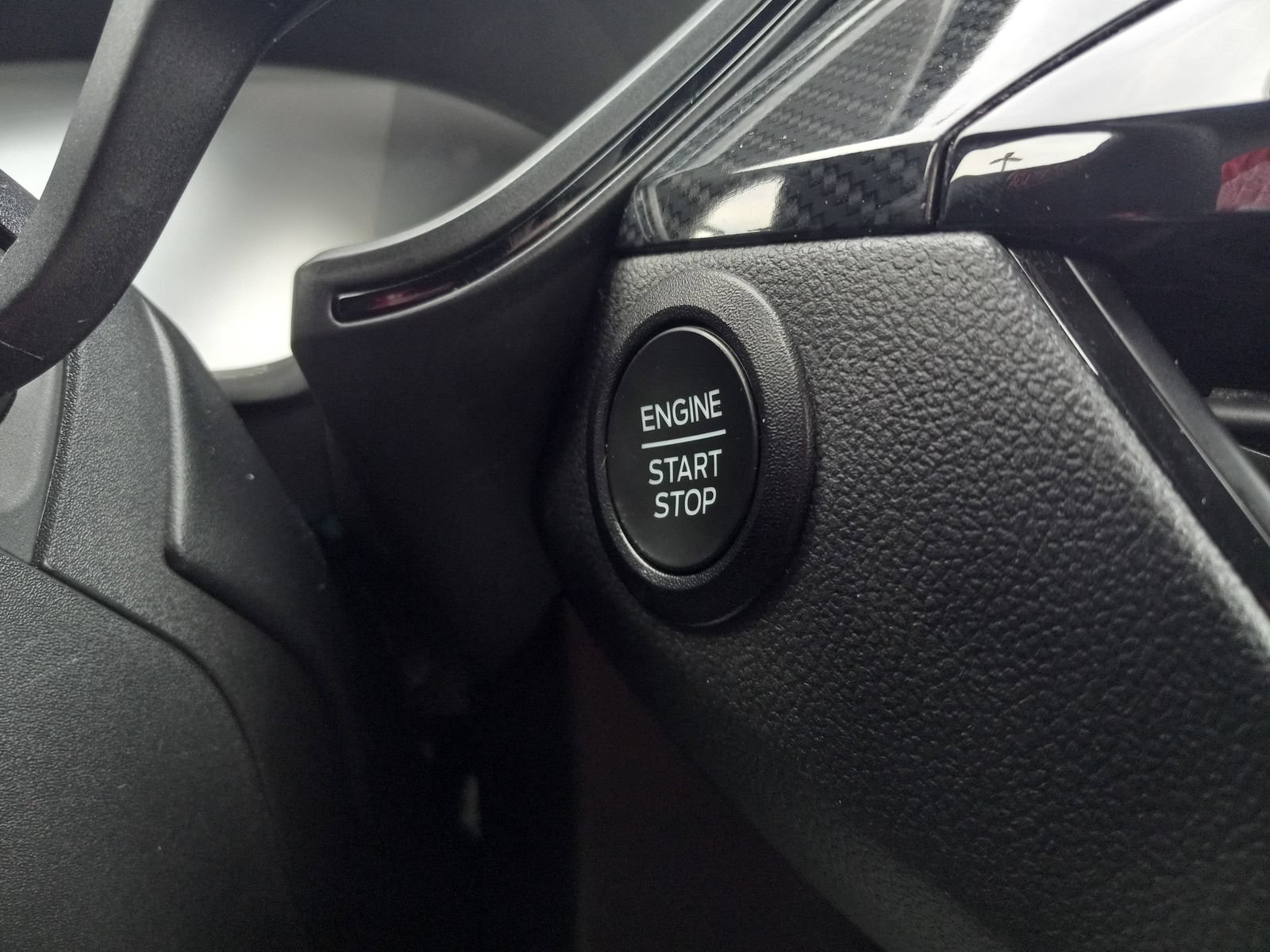 Used 2024 Ford Escape ST-Line w/ Cold Weather Package FWD image 25