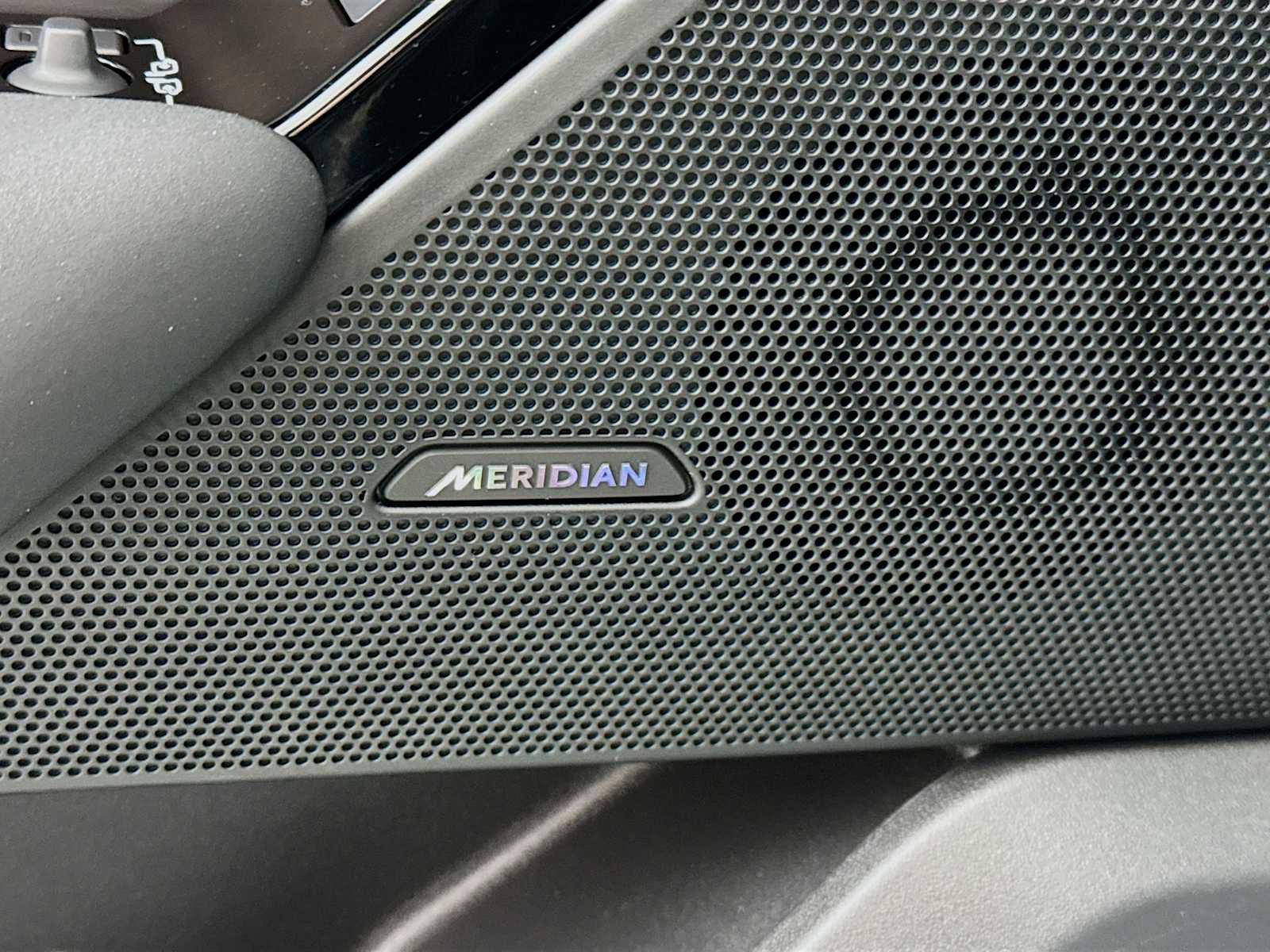 Used 2025 Land Rover Range Rover Velar Dynamic SE image 20