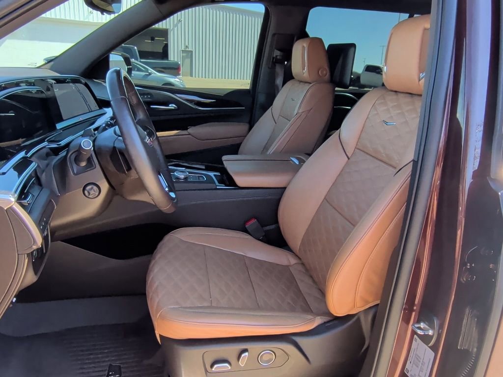 Used 2023 Cadillac Escalade Premium Luxury w/ LPO, Radiant Package image 13