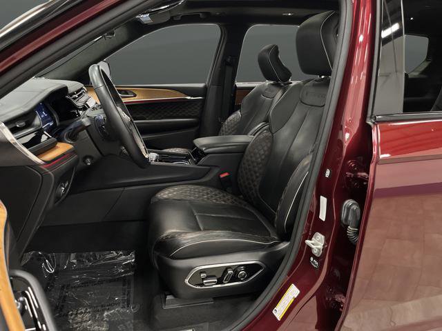 Used 2024 Jeep Grand Cherokee L Summit image 4